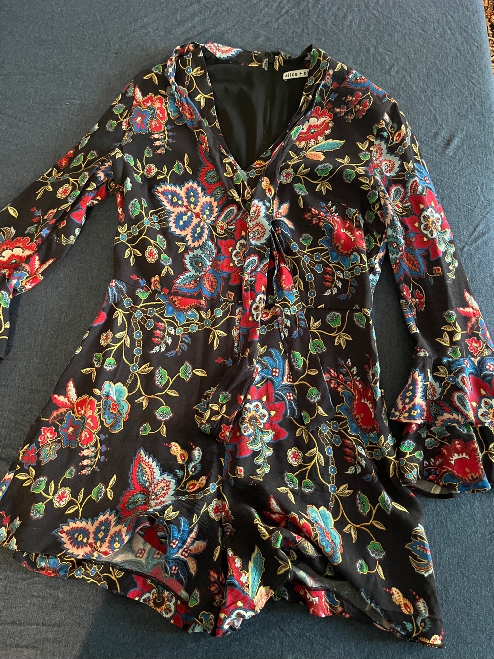 Alice + Olivia Black Floral Tie-Neck Long Sleeve Tunic